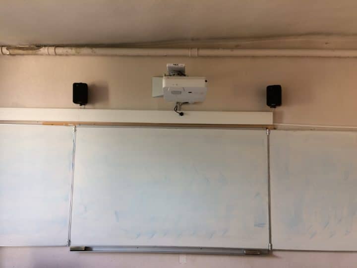 Installation de tableaux blancs interactifs Institution Sainte-Croix Provins école collège lycée privé ile-de-france